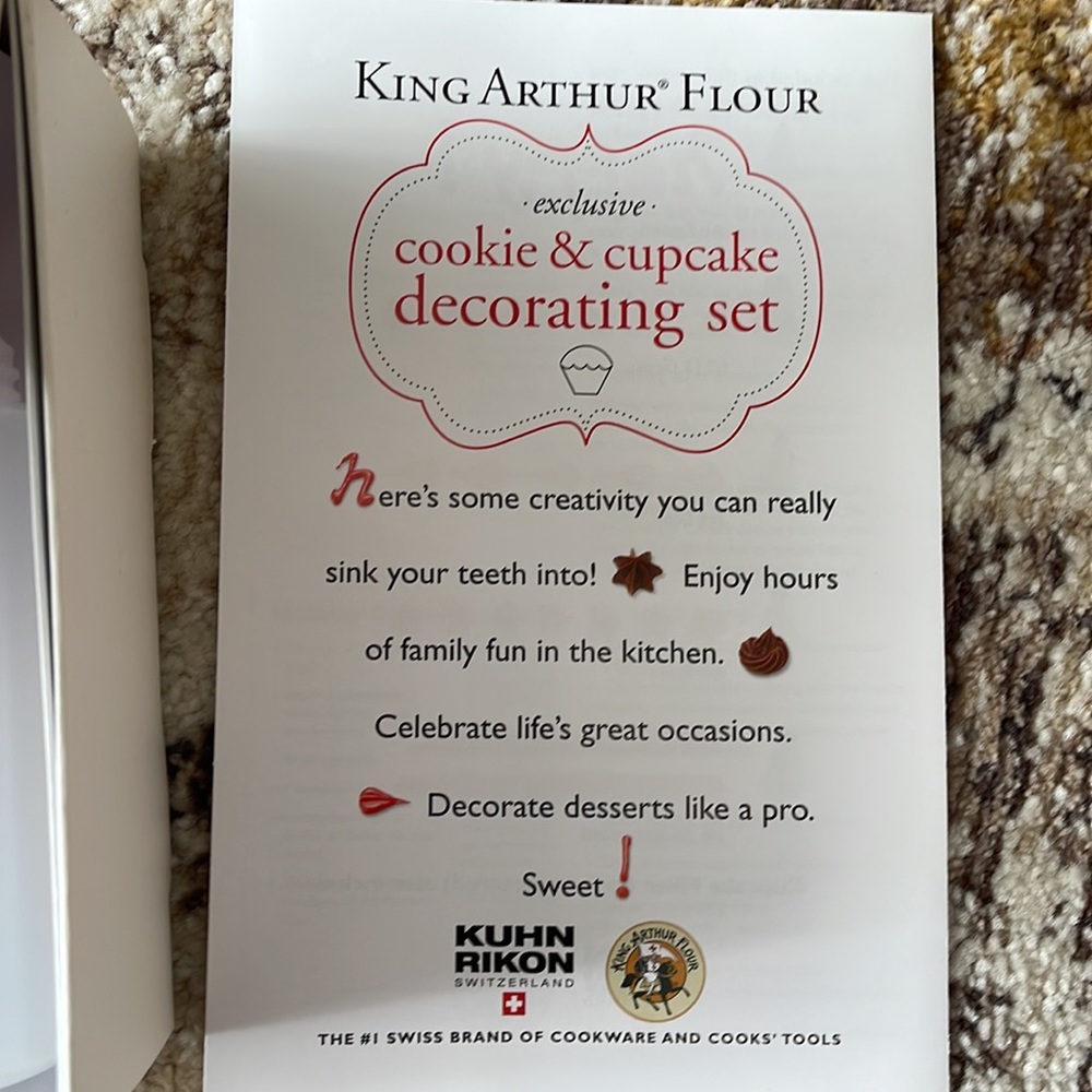 King Arthur flour cookie and cupcake decorating kit brand new - Picture 2 of 3